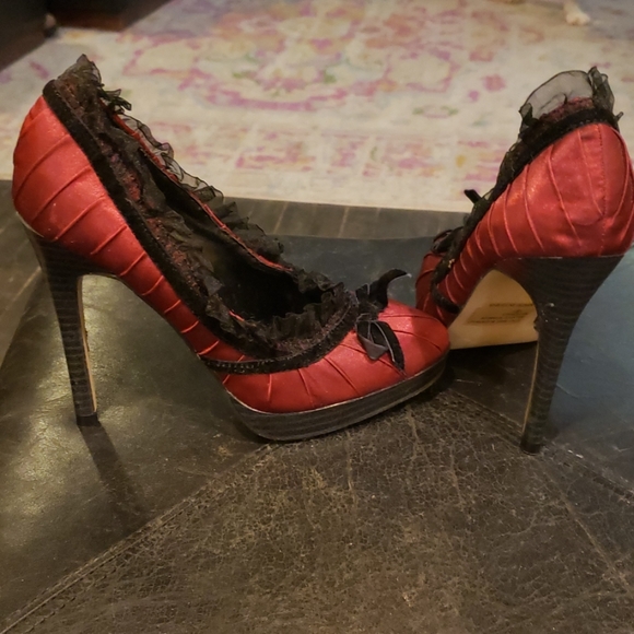 Red pumps - Picture 2 of 4